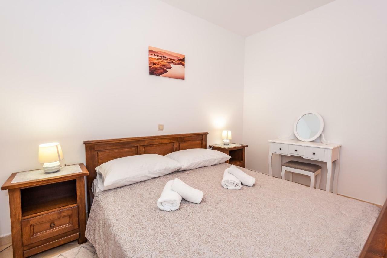 Apartmani Marina Klek Exteriör bild