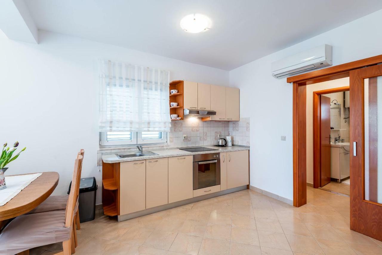 Apartmani Marina Klek Exteriör bild