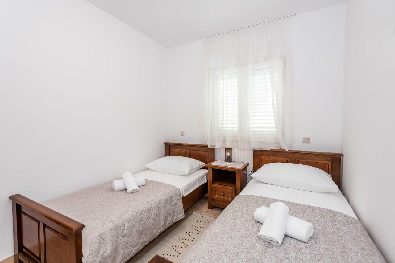 Apartmani Marina Klek Exteriör bild