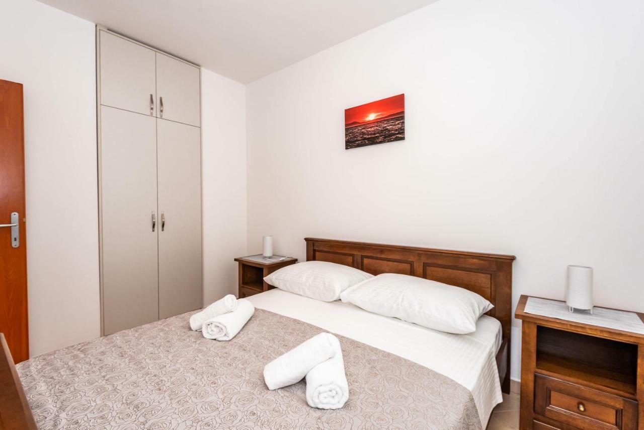 Apartmani Marina Klek Exteriör bild