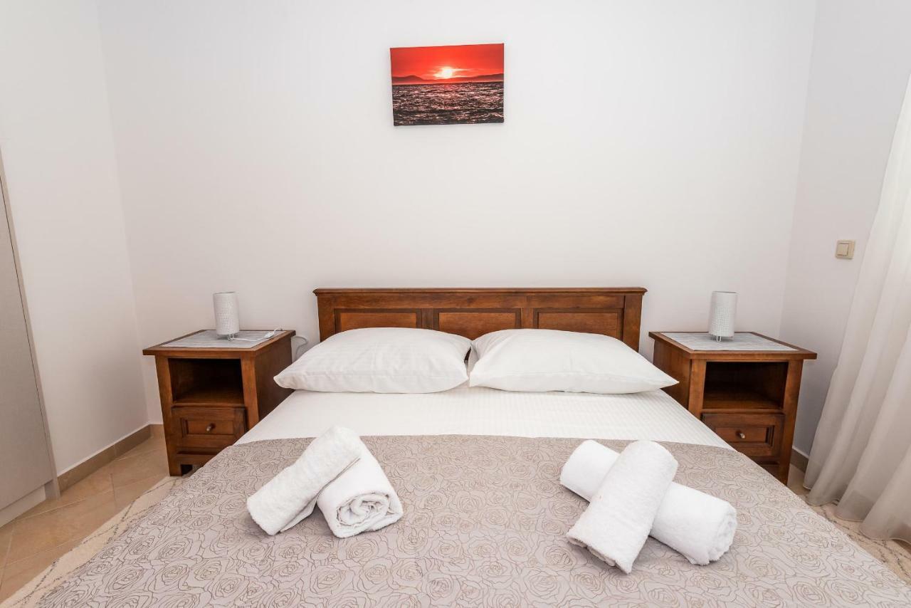 Apartmani Marina Klek Exteriör bild
