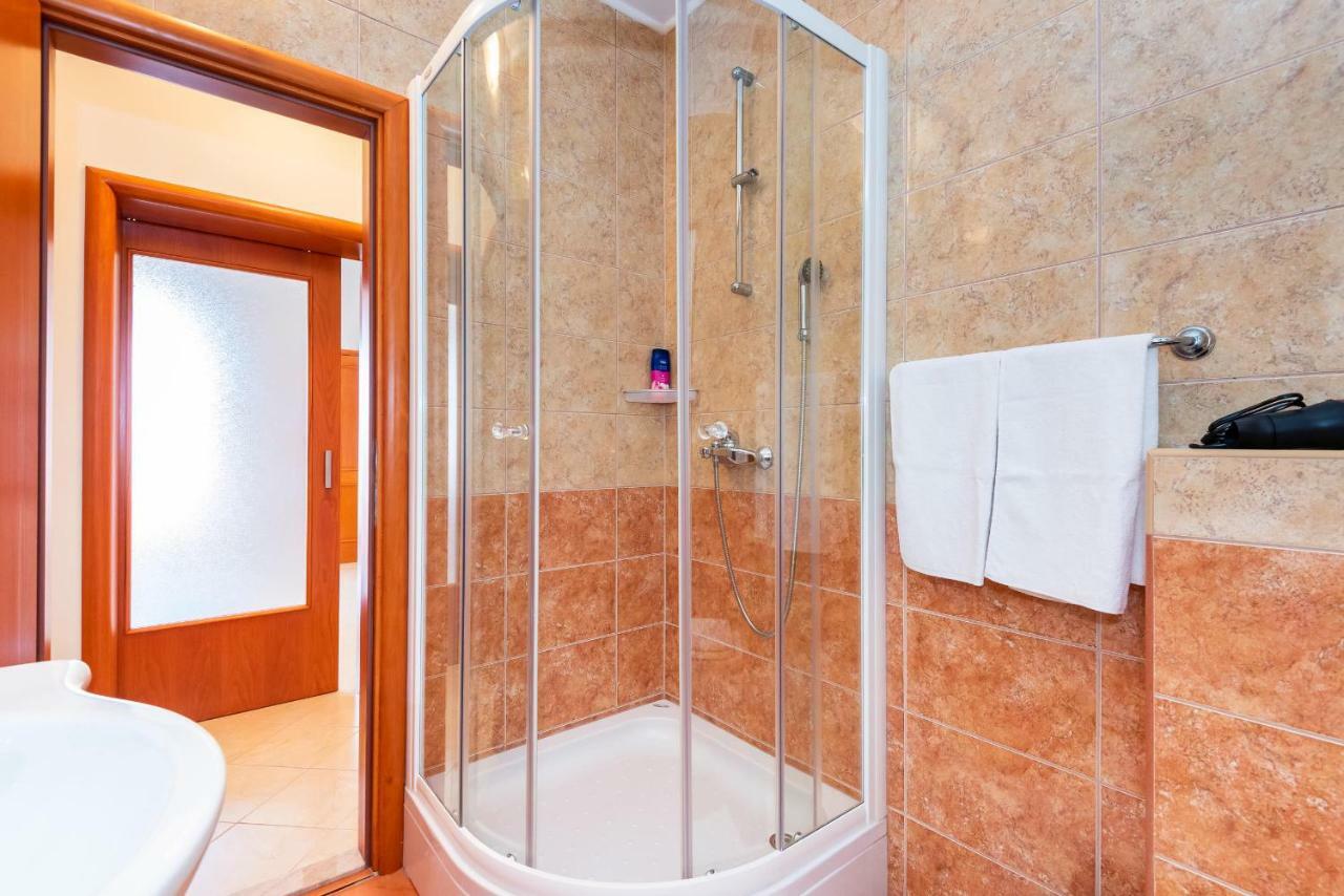 Apartmani Marina Klek Exteriör bild