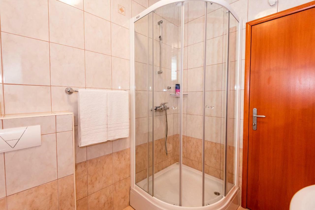 Apartmani Marina Klek Exteriör bild