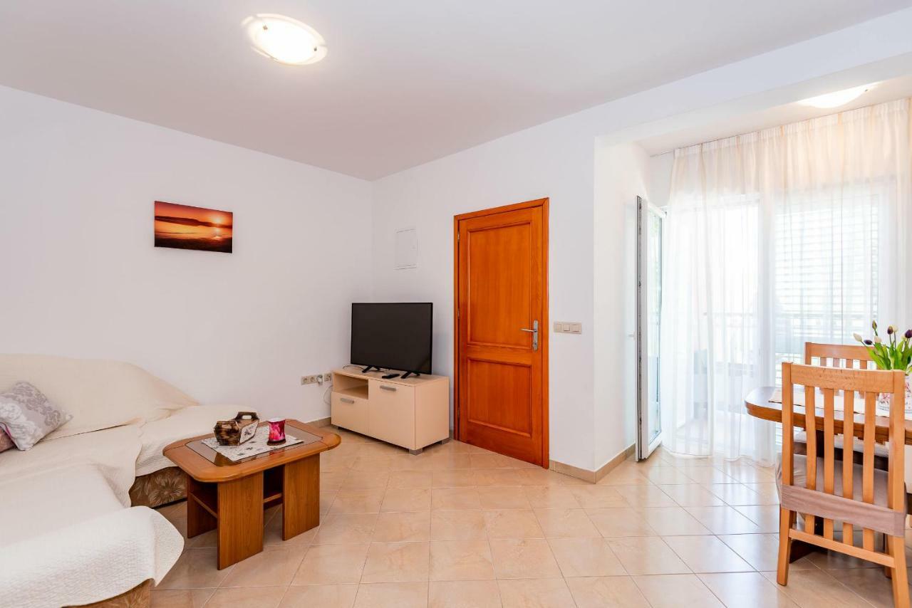 Apartmani Marina Klek Exteriör bild