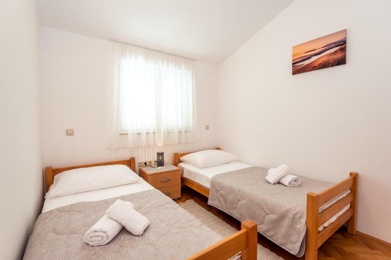 Apartmani Marina Klek Exteriör bild