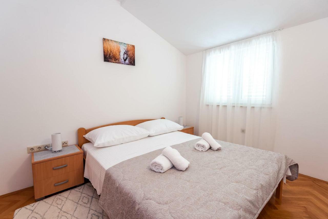 Apartmani Marina Klek Exteriör bild