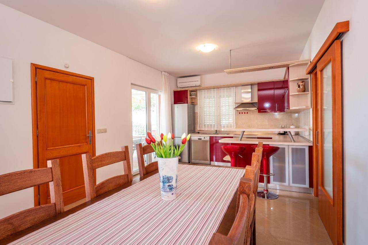 Apartmani Marina Klek Exteriör bild